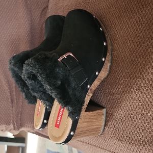 Womens union bay 6.5 clogs